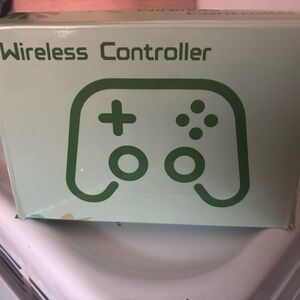 Brand new never used wireless Xbox controller with a new battery pack included